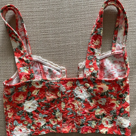 Kimchi Blue floral midriff - Picture 4 of 10
